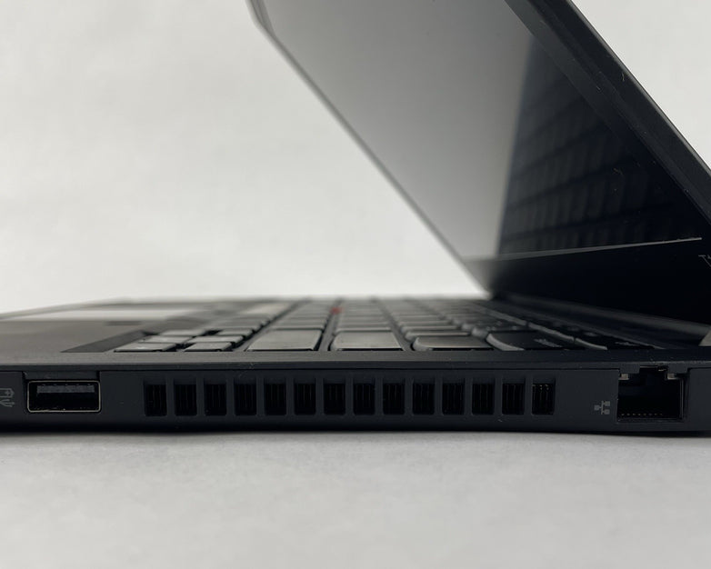 Lenovo ThinkPad T14 Gen 2a 14" Ryzen7 Pro 5850U 1.90 GHz 16 GB RAM No SSD/OS/AC