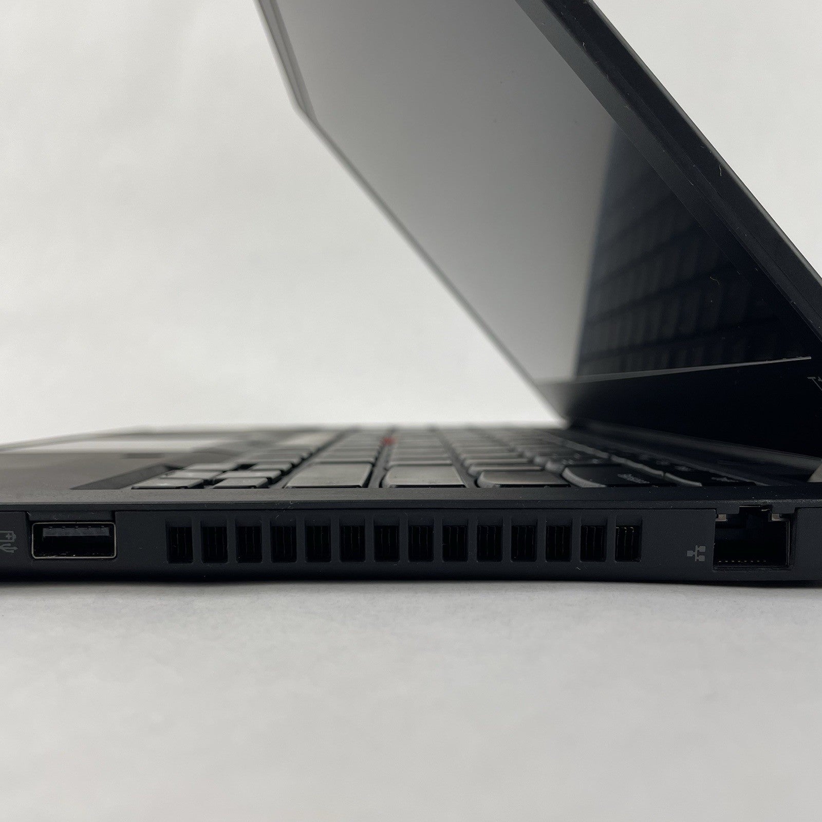 Lenovo ThinkPad T14 Gen 2a 14" Ryzen7 Pro 5850U 1.90 GHz 16 GB RAM No SSD/OS/AC9
