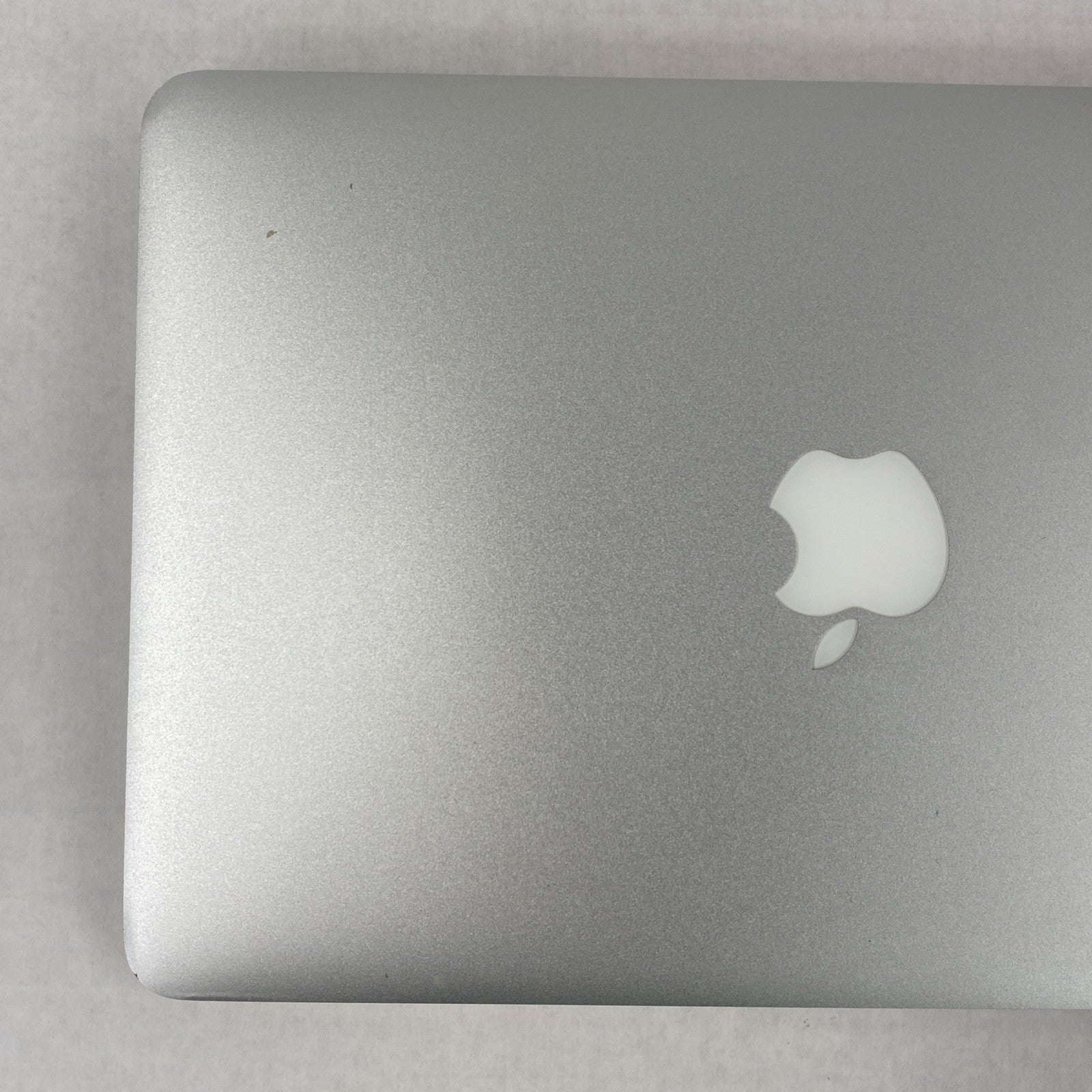 Apple MacBook Air A1370 2010 11" 1.4GHz Core 2 Duo 4GB RAM 60GB SSD os10.7.5