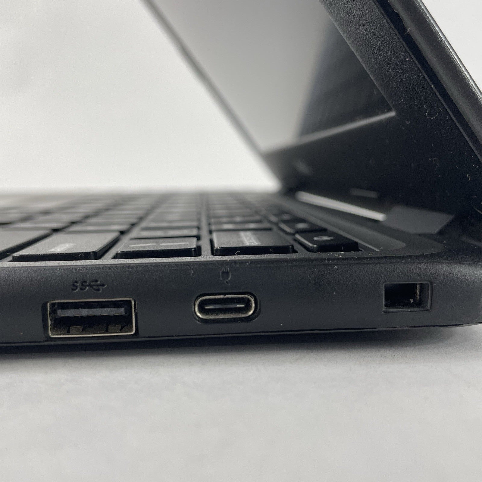 Dell ChromeBook 3100 11.6" Celeron N4020 1.10 GHz 4 GB RAM 16 GB Storage6