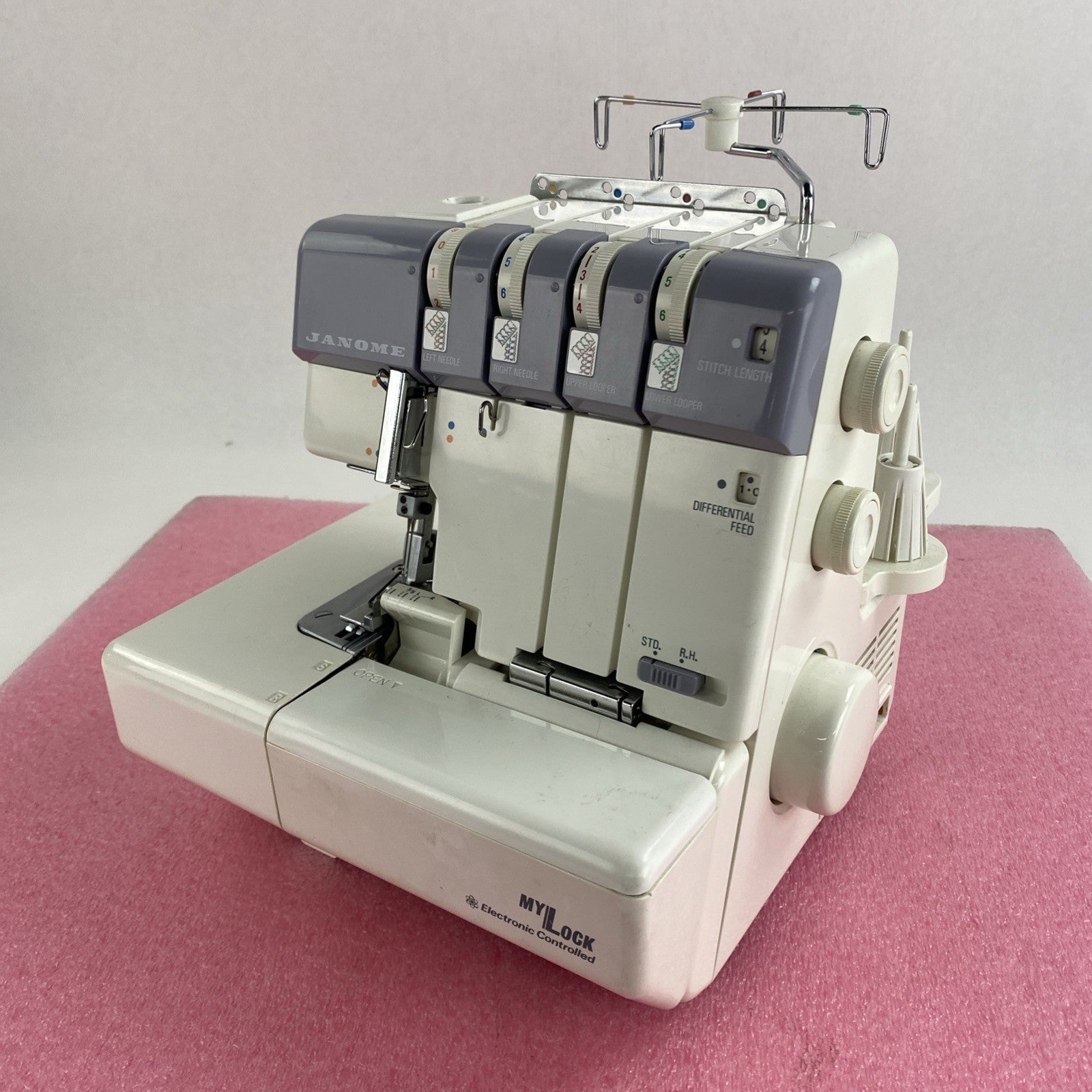 Janome 634 D MyLock Sewing Machine Eloctronic Controlled No Pedal or Cord0