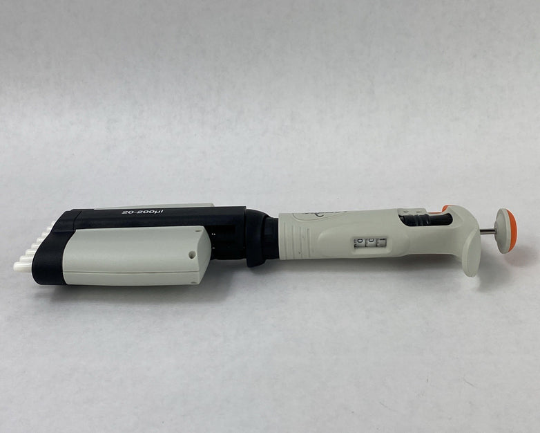 Corning Lambda Plus 20-200 µL Autoclavable 8 Channel Pipettor