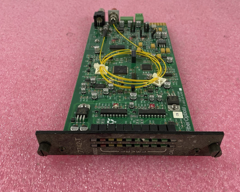 GE Security Fiber Options B7742AVT-RST Digital Audio/Video Transmitter