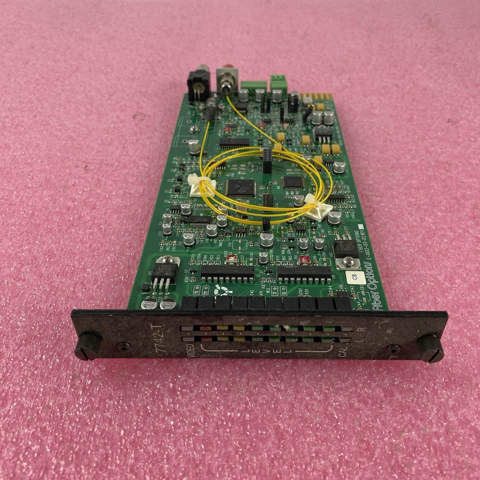 GE Security Fiber Options B7742AVT-RST Digital Audio/Video Transmitter