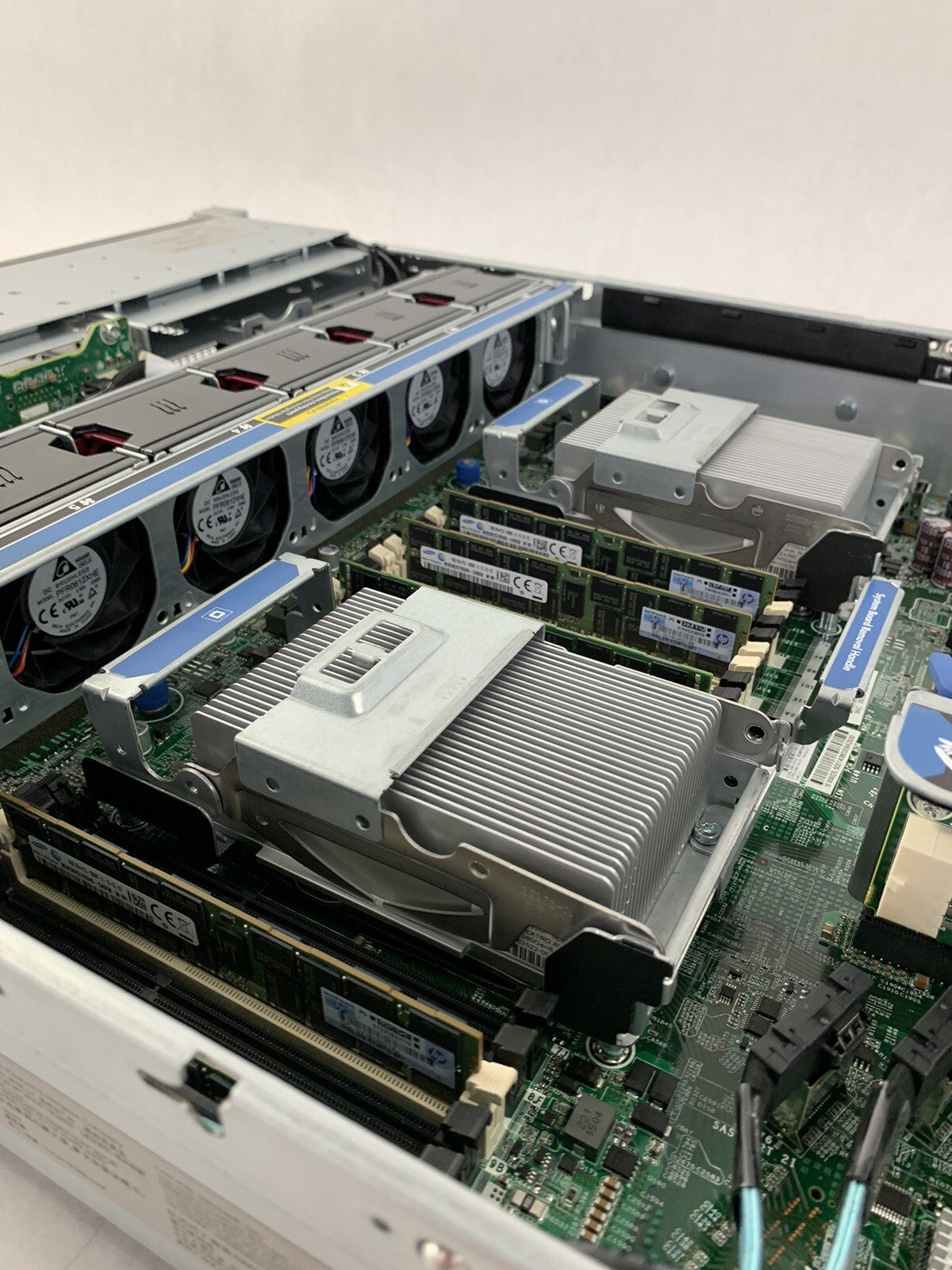 HP ProLiant DL 380p Gen8 2x Xeon E5-2620 2.0 GHz 96 GB RAM No HDD No OS