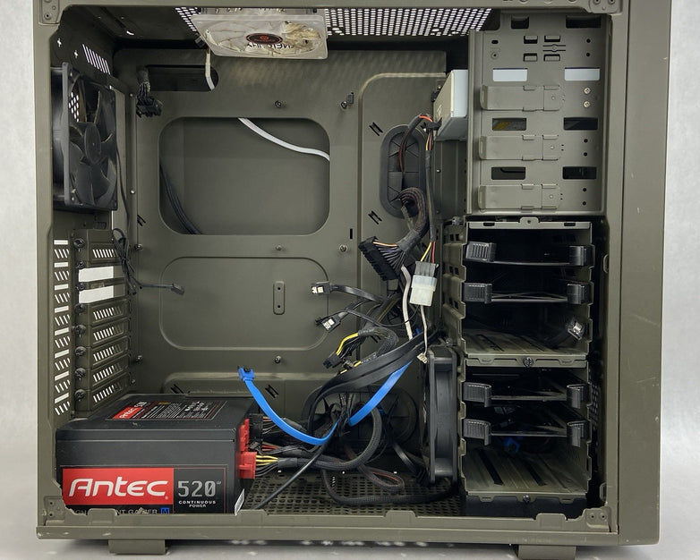 Corsair Vengeance C70 Mid Tower Gaming Case Antec HCG-520M 520W PSU
