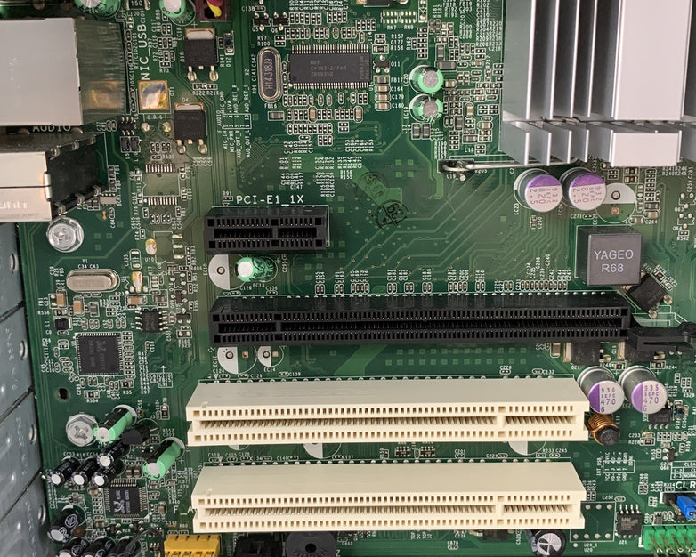 Dell Vostro 220 MT Intel Core 2 Quad Q8300 2.5 GHz 2 GB RAM No HDD No OS