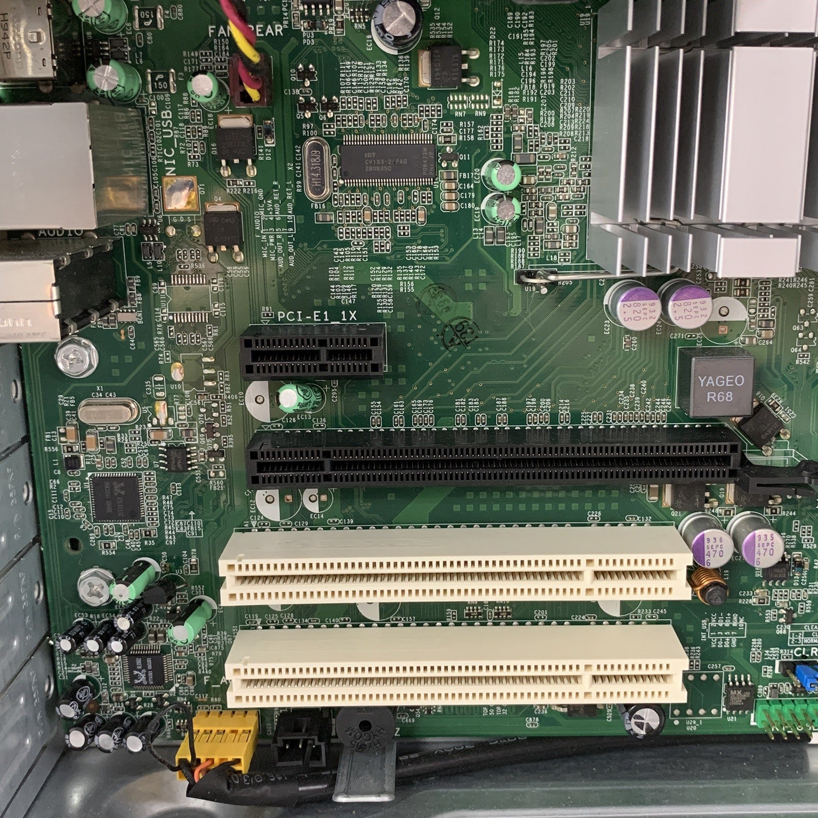 Dell Vostro 220 MT Intel Core 2 Quad Q8300 2.5 GHz 2 GB RAM No HDD No OS
