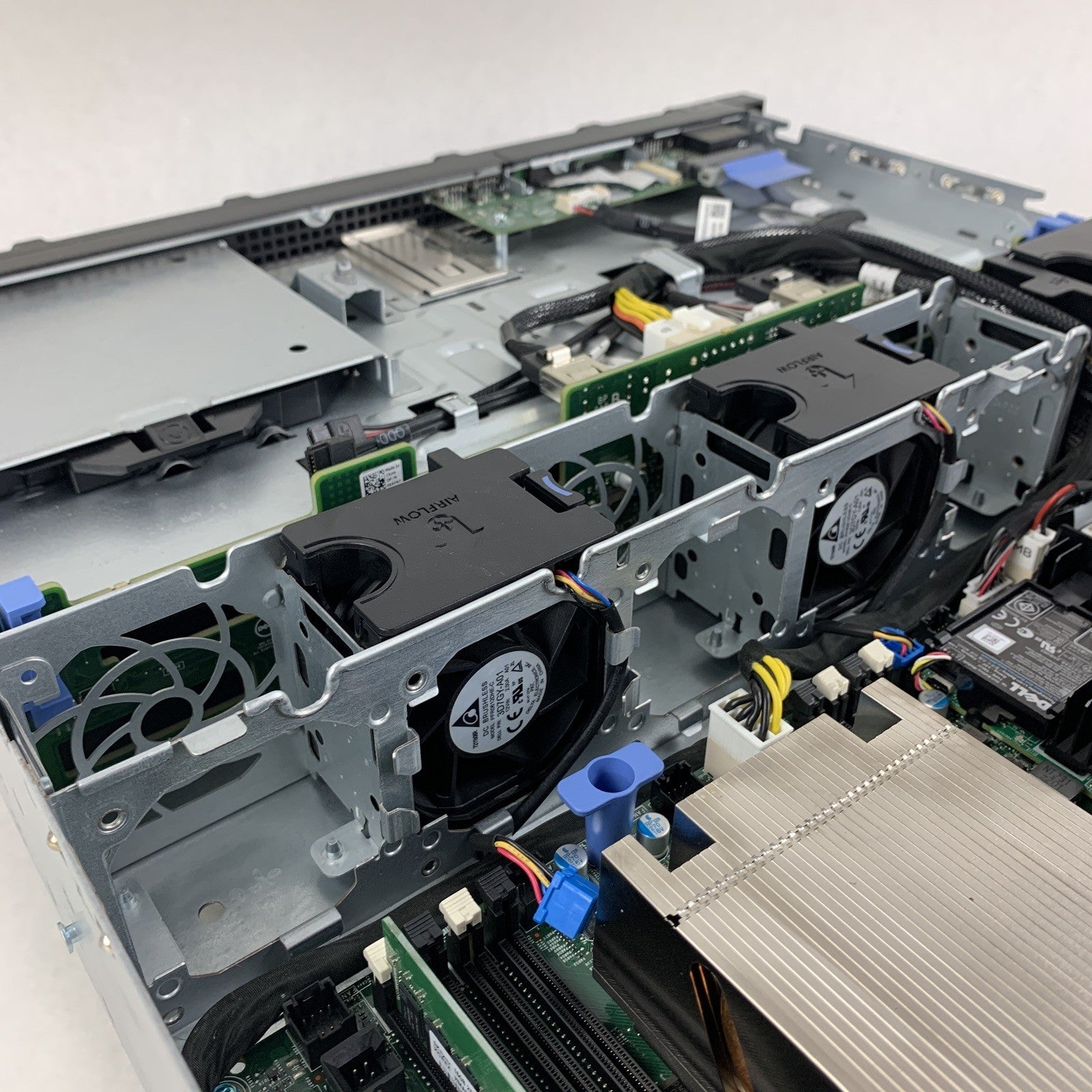 Dell EMC Poweredge R530 2x Xeon E5-2620v3 2.4 GHz 32 GB Ram No OS No HDD No PSUs
