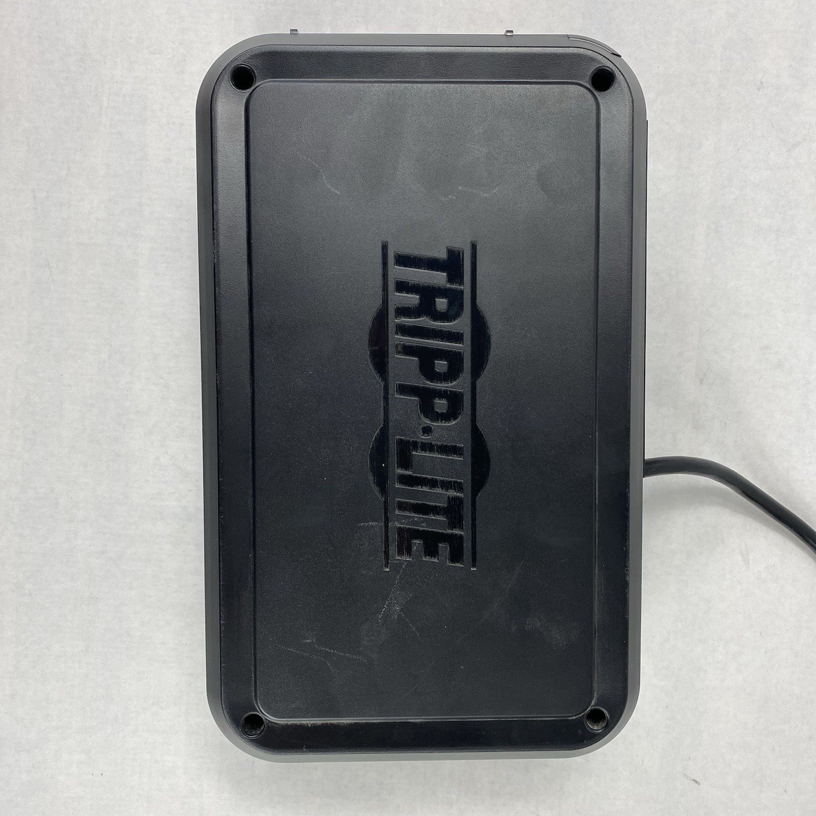 TrippLite OMNI900LCD 475W UPS Battery Backup No Battery Power Tested