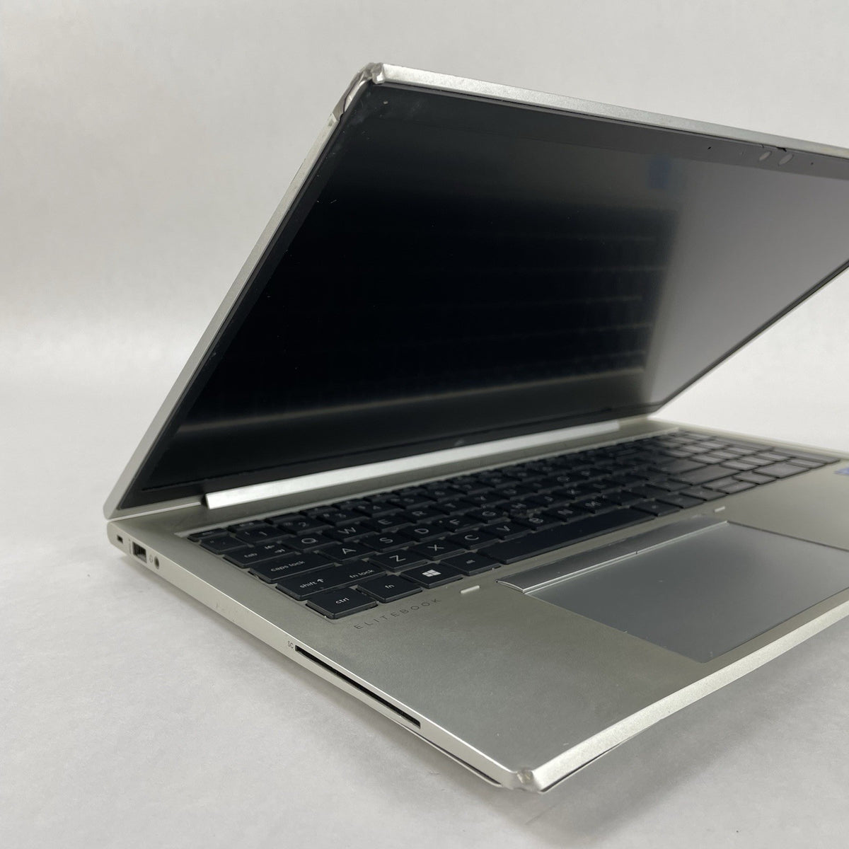HP EliteBook 850 G8 15.6" i5-1145G7 2.60 GHz 8 GB RAM No SSD/OS/AC - Corner4