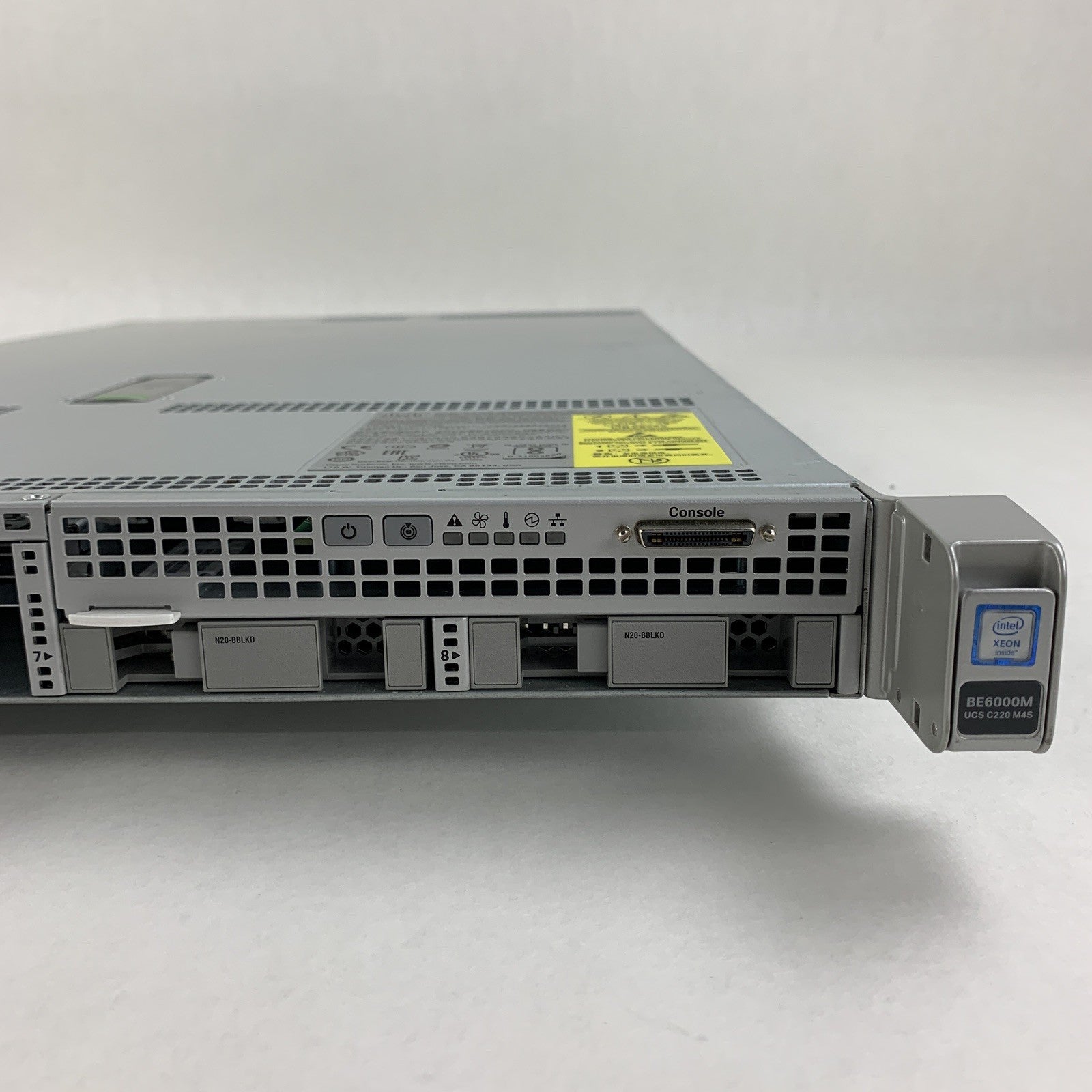 Cisco UCSC-C220-M4S Server 1x Xeon E5-2630 V3 2.4 GHz 32 GB RAM No OS No HDD