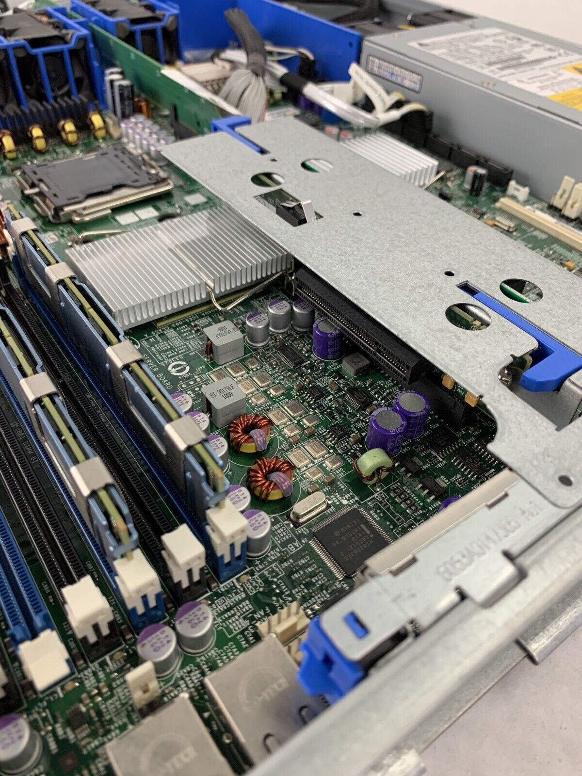 Intel S5000PAL 1U Server Intel Xeon 5110 1.60 GHz 8 GB DDR2 RAM No HDD No OS