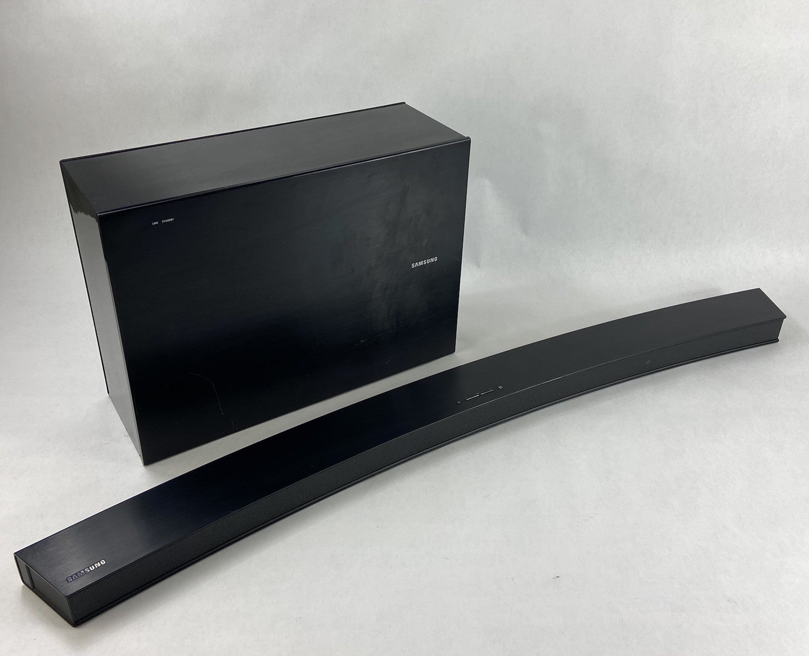 Samsung HW-J6000 Soundbar + Subwoofer0