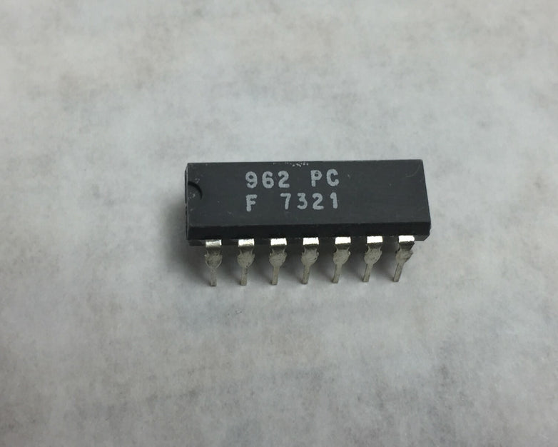 Fairchild 962 PC Integrated Circuit  Lot of 7 NOS