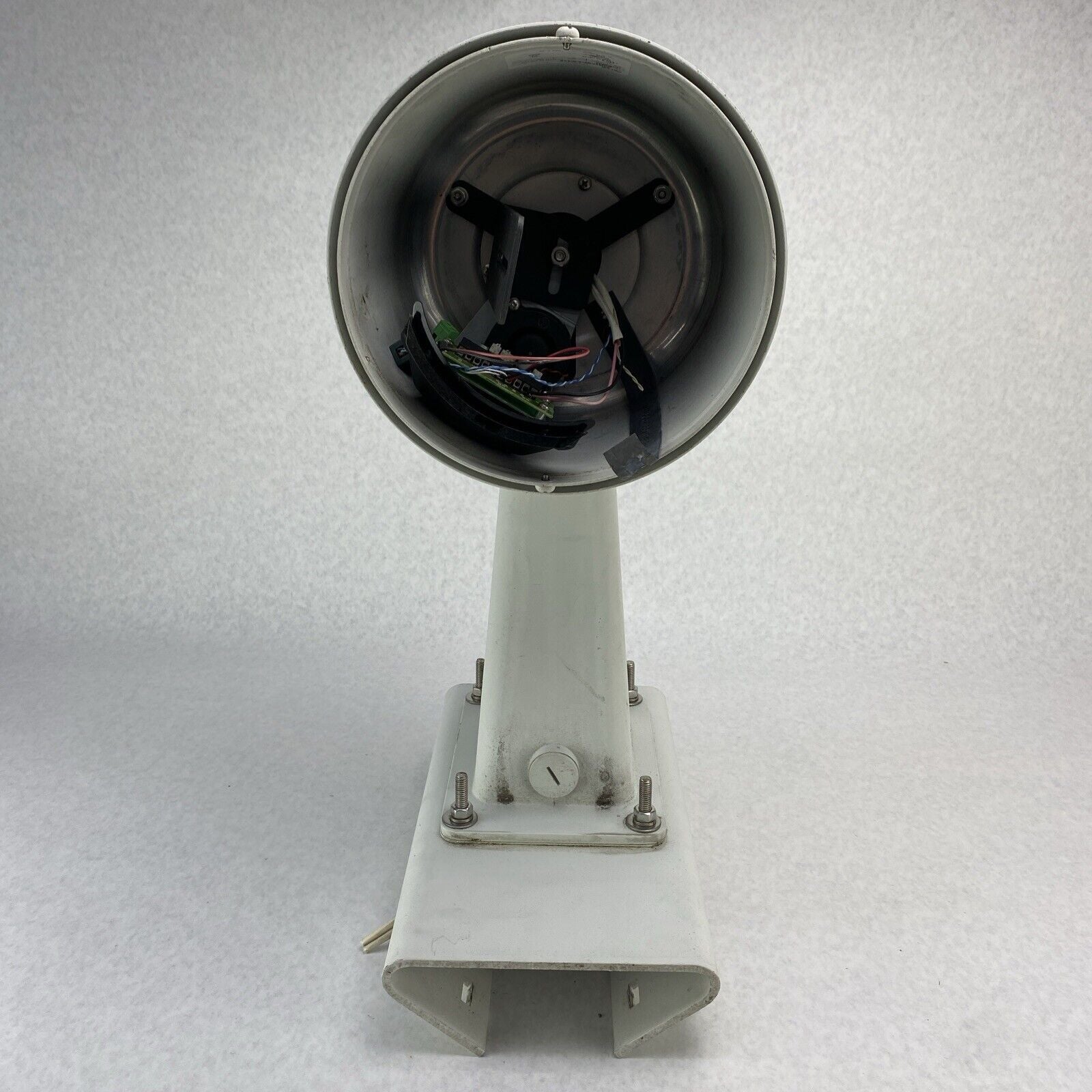 Pelco DF5-PG-E1 Fixed Mount Outdoor Pendant No Camera w/ Wall Mount PA-402