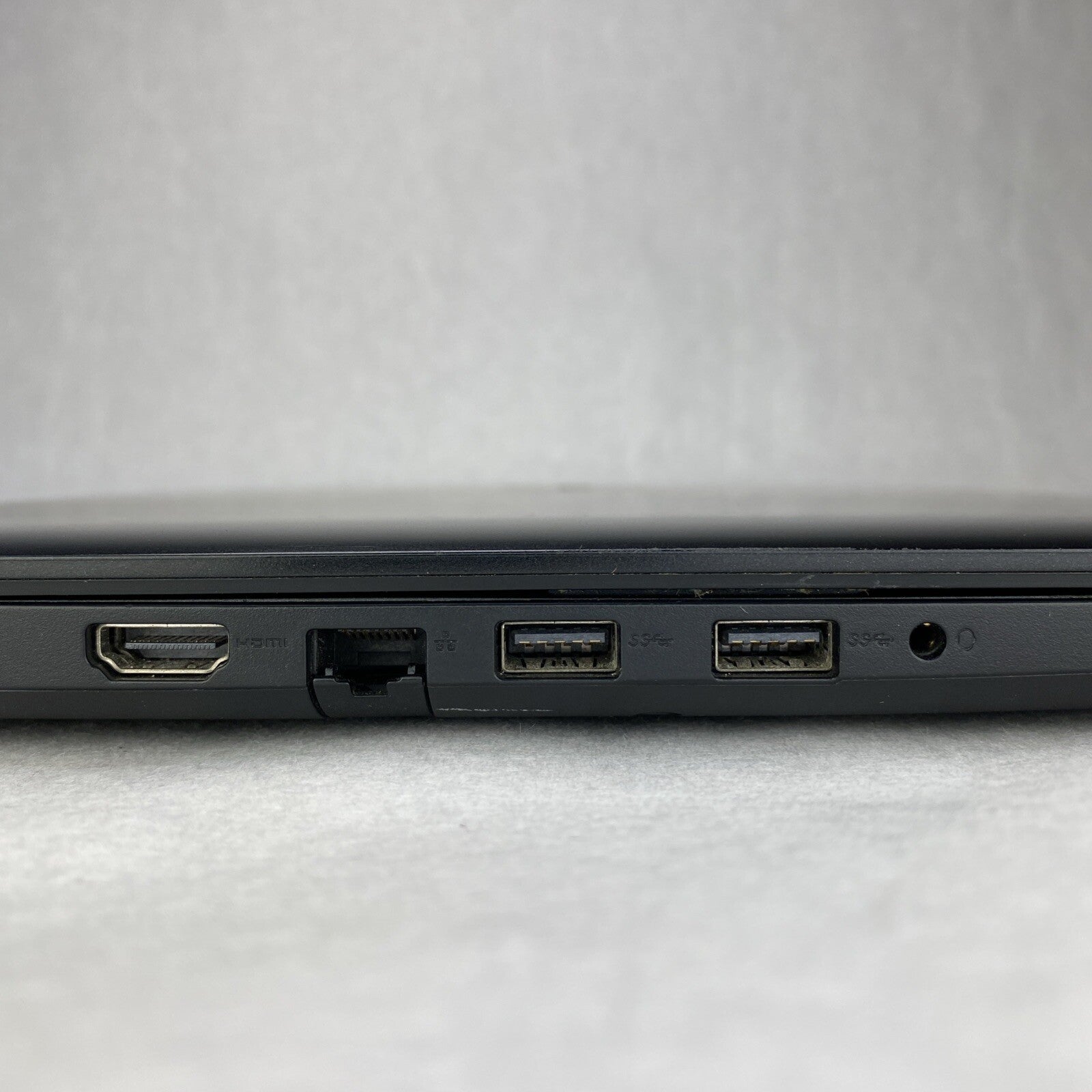 Dell Inspiron 5570 15.6" Intel Core i3-8130U 2.20GHz 12GB RAM No AC No HDD No OS
