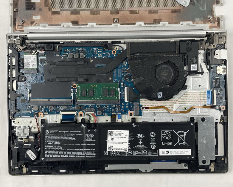HP ProBook 450 G8 15.6" i5-1135G7 2.40 GHz 8 GB RAM No SSD/OS/AC - Bad Bottom