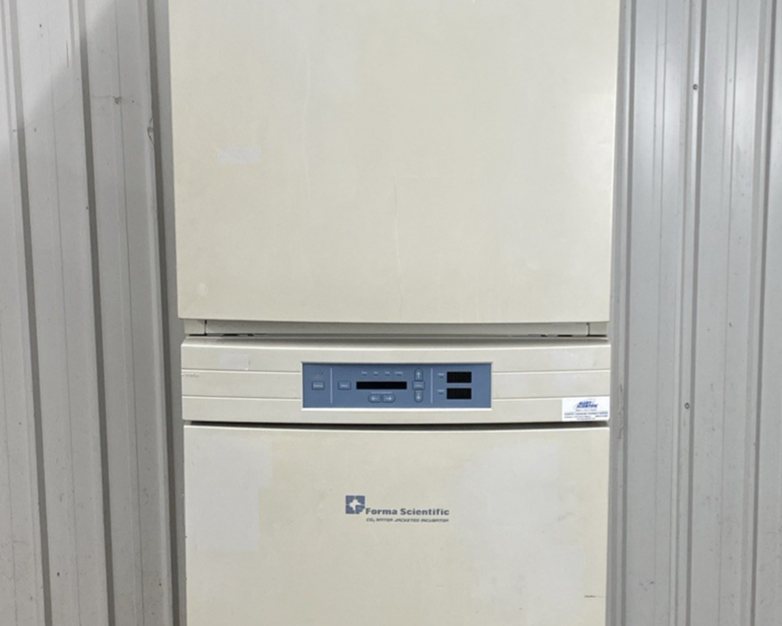 Forma Scientific 3110 Dual Stacked Water Jacketed CO2 Incubators