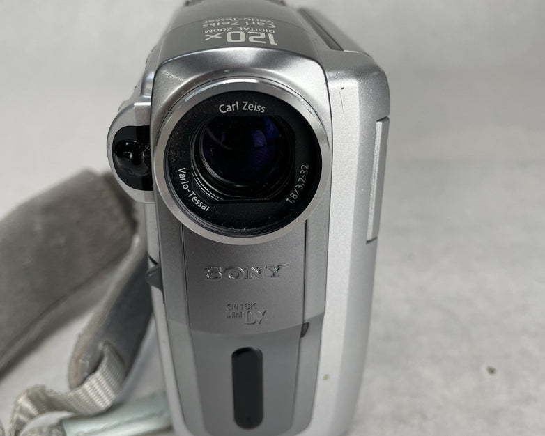 Sony Handycam DCR-PC109 Mini DV Hybrid Camcorder With Nightshot / Nightvision
