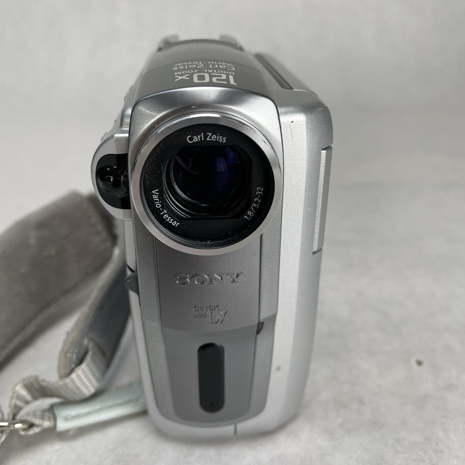 Sony Handycam DCR-PC109 Mini DV Hybrid Camcorder With Nightshot / Nightvision