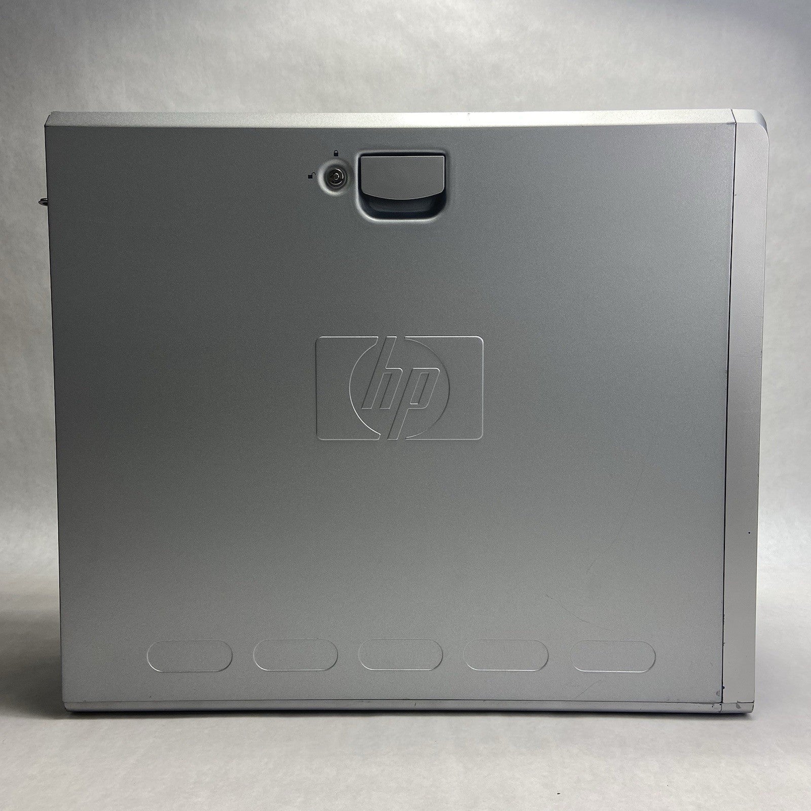 HP Workstation xw8200 MT 2x Intel Xeon 3.2GHz 3GB RAM No HDD No OS Quadro NVS 286
