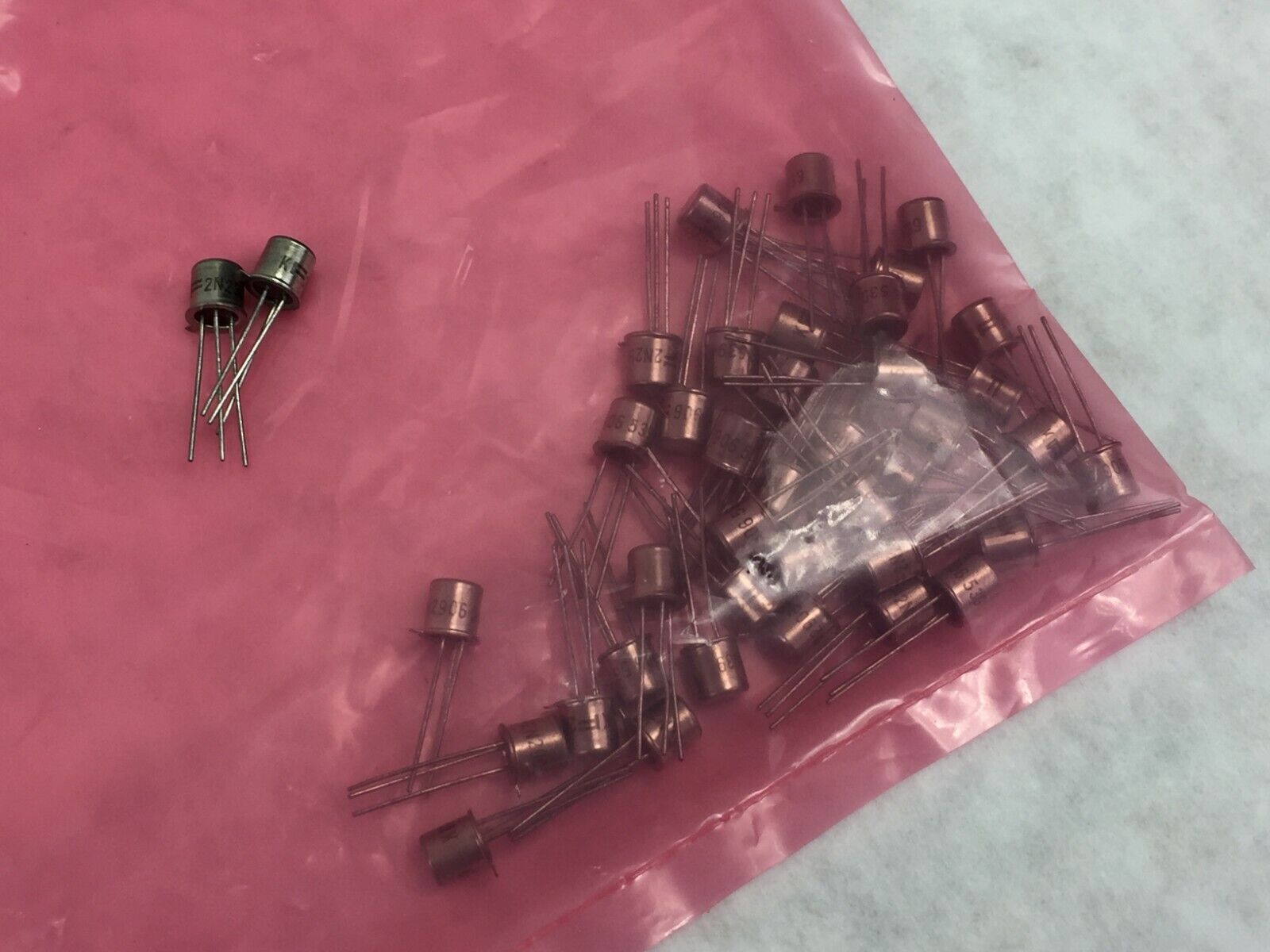 2N2906 Bipolar Transistors BJT PNP 60Vcbo 40Vceo 5.0Vebo 0.6A 0.8W  (Lot of 40)