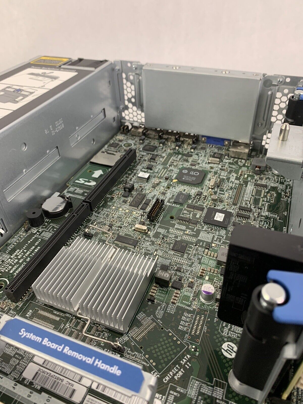 HP ProLiant DL380p Gen8 Server E5-2640 2 GHz 48 GB RAM NO HDD NO OS