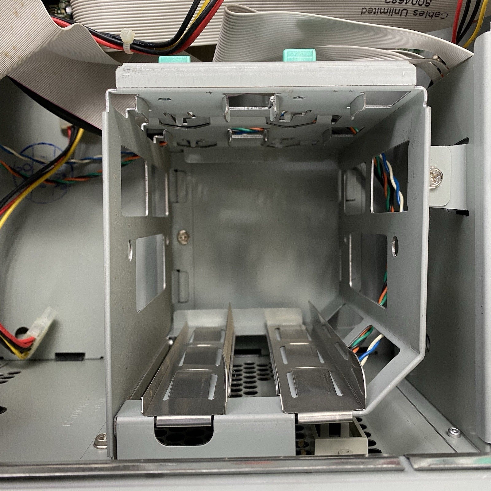 Gateway E-4000 MT Pentium 4 2.40GHz 256MB RAM No HDD No OS