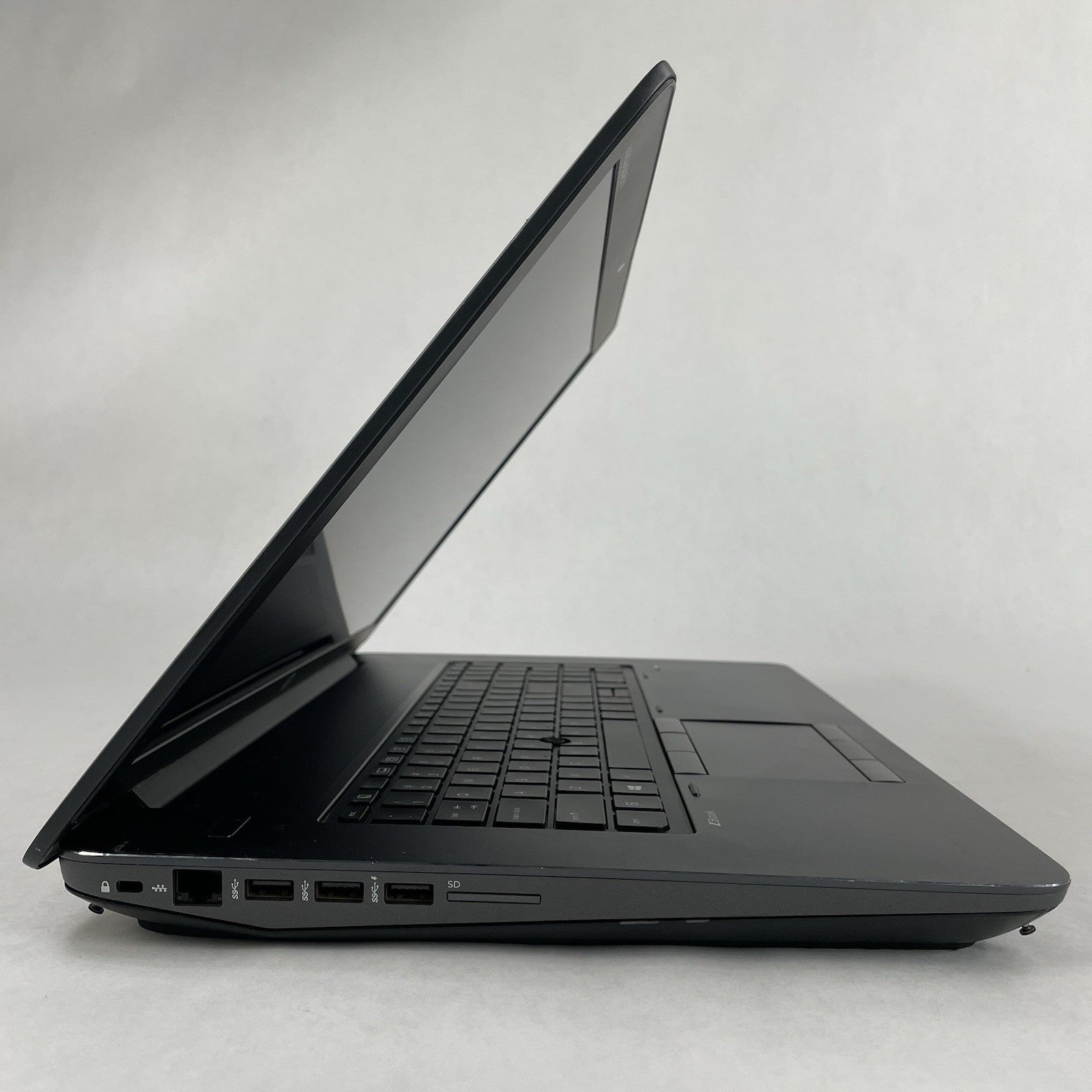HP ZBook 17 G3 17.3" Xeon E3 1535M 2.90 GHz 16 GB RAM Quadro No SSD/OS/AC/Batt3