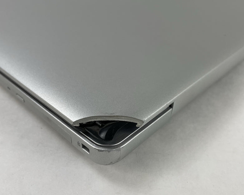 Dell Inspiron 5570 15.6" i5-8250U 1.60 GHz 4 GB RAM No SSD/OS/AC/Batt - READ