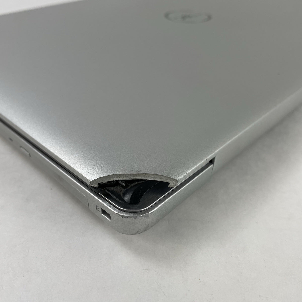 Dell Inspiron 5570 15.6" i5-8250U 1.60 GHz 4 GB RAM No SSD/OS/AC/Batt - READ14