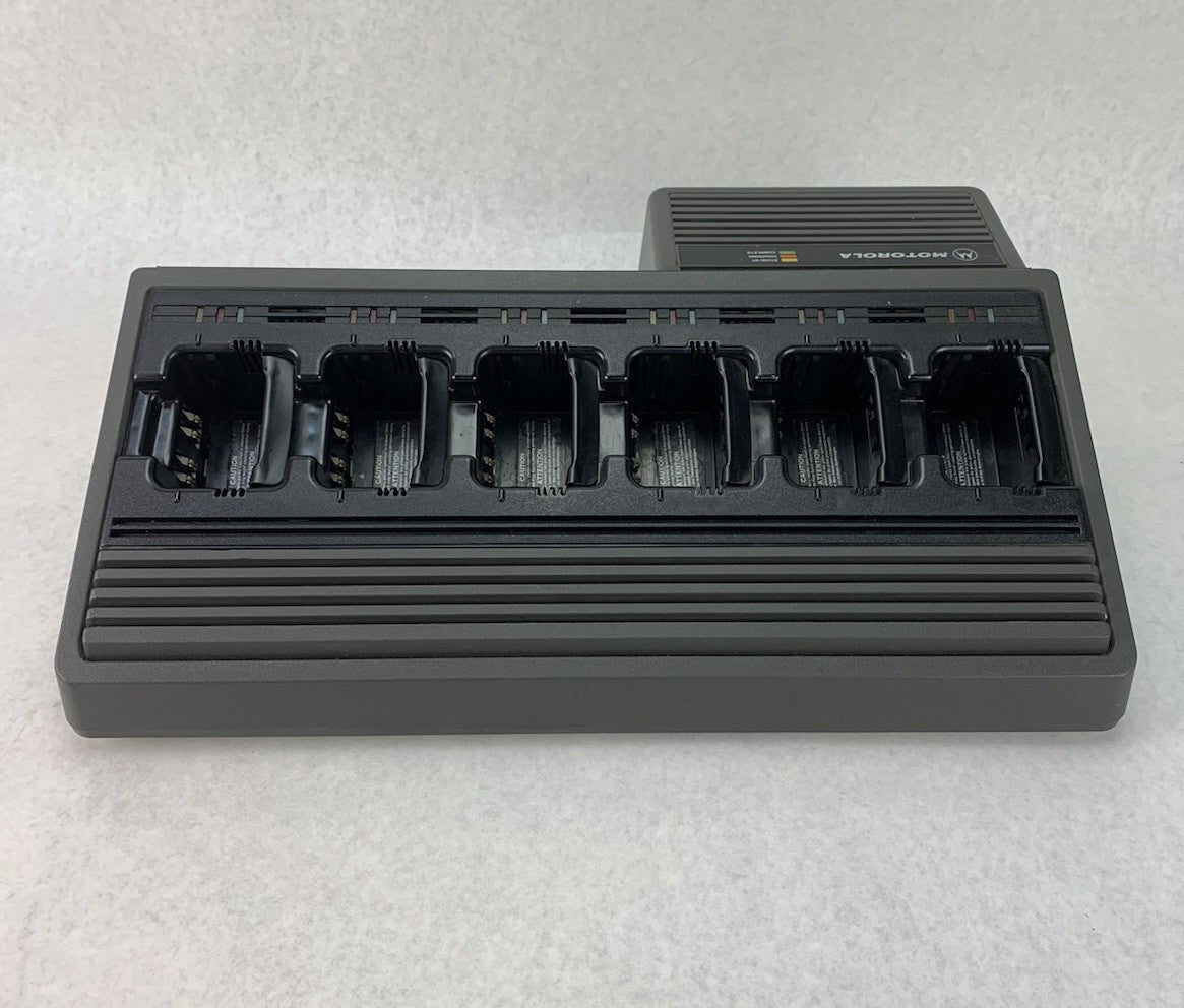 Motorola NTN1177A 6-Bay Radio Battery Charger1