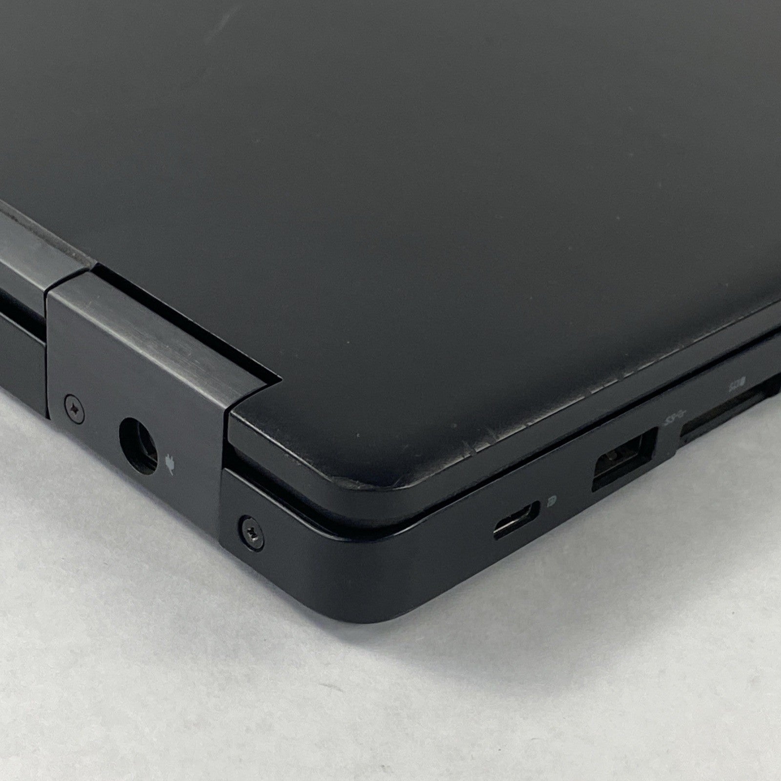 Dell Latitude 5580 Core i5-7300U 2.60 GHz 8 GB RAM 15.6" No Battery No HDD No OS