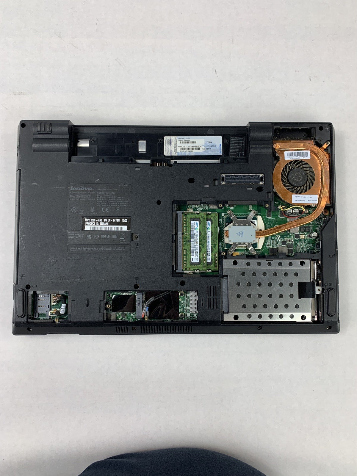 Lenovo ThinkPad L512 15.6" i5-M520 2.4 GHz 4 GB Ram No OS No HDD No AC No Batt