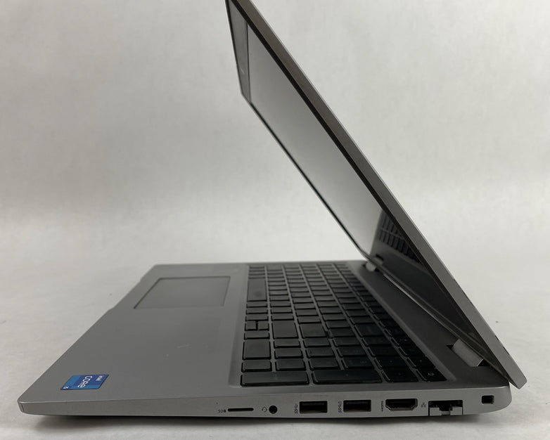 Dell Latitude 5520 15.6" i5-1135G7 1.40 GHz 8 GB RAM No SSD/OS/AC - Bad Paint