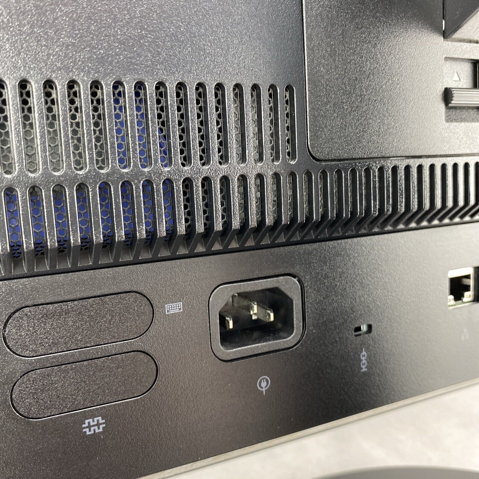 Lenovo ThinkCentre M93z 23" AIO Intel Core i5-4590S 3.0GHz 8GB RAM No HDD OS