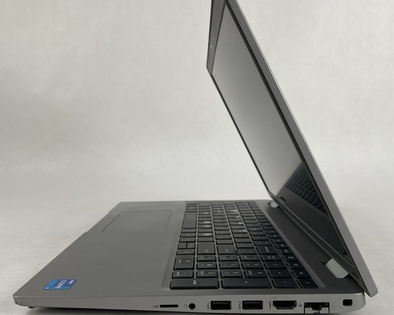 Dell Latitude 5520 15.6" i5-1135G7 2.40 GHz 8 GB RAM No SSD/OS/AC - Worn Keys