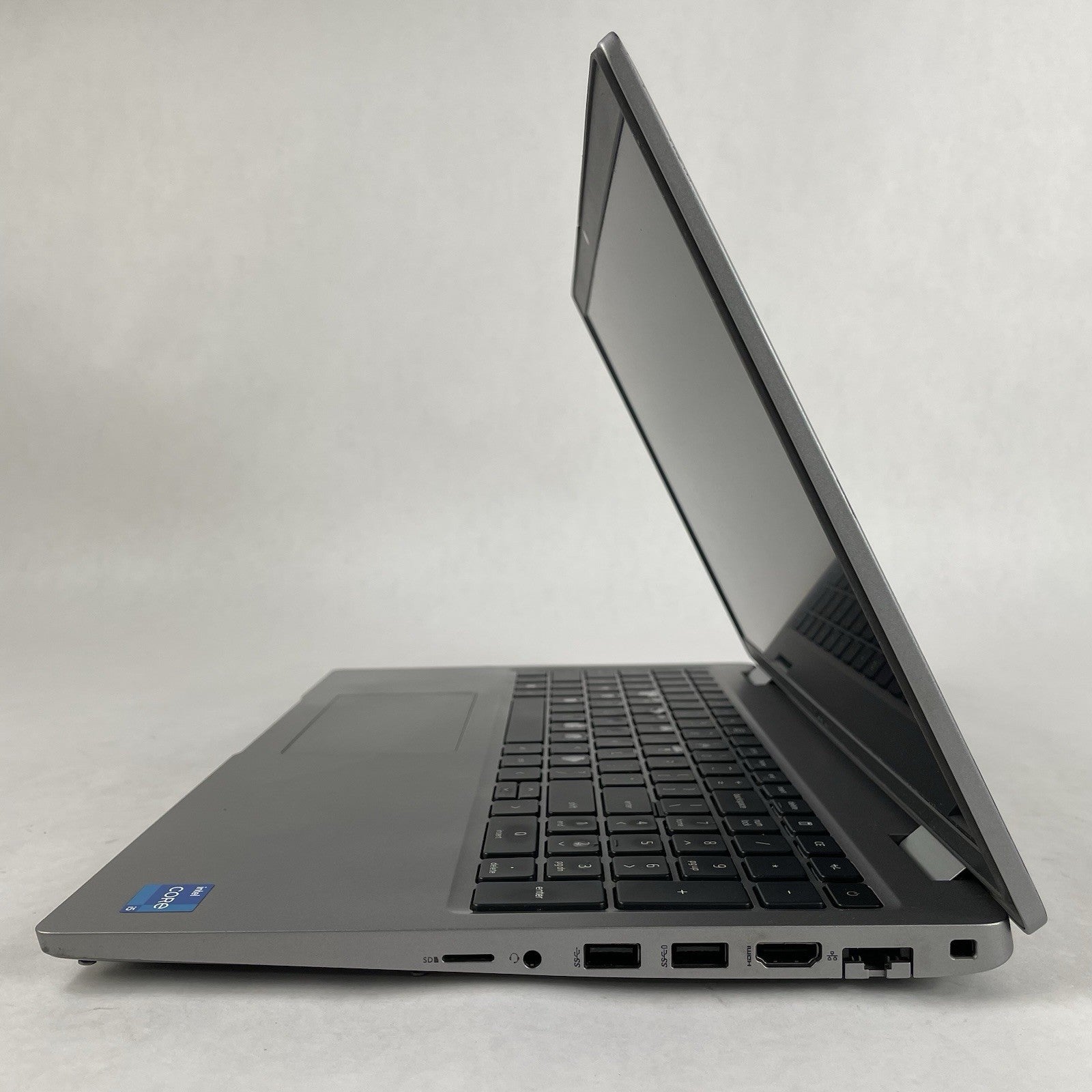 Dell Latitude 5520 15.6" i5-1135G7 2.40 GHz 8 GB RAM No SSD/OS/AC - Worn Keys5