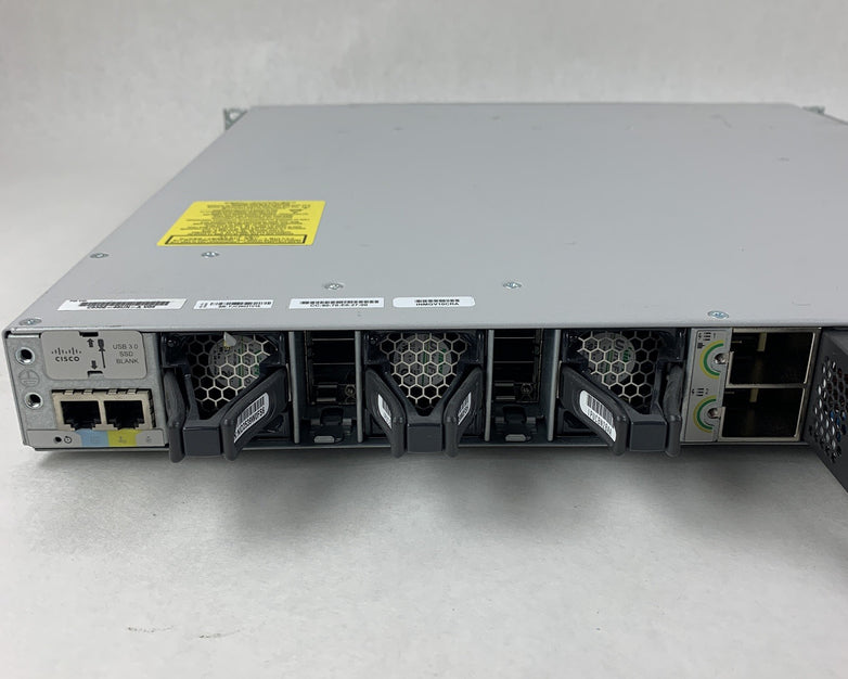 Cisco C9300-48UN-A 48-Port UPoE Ethernet Network Advantage Switch Tested Reset