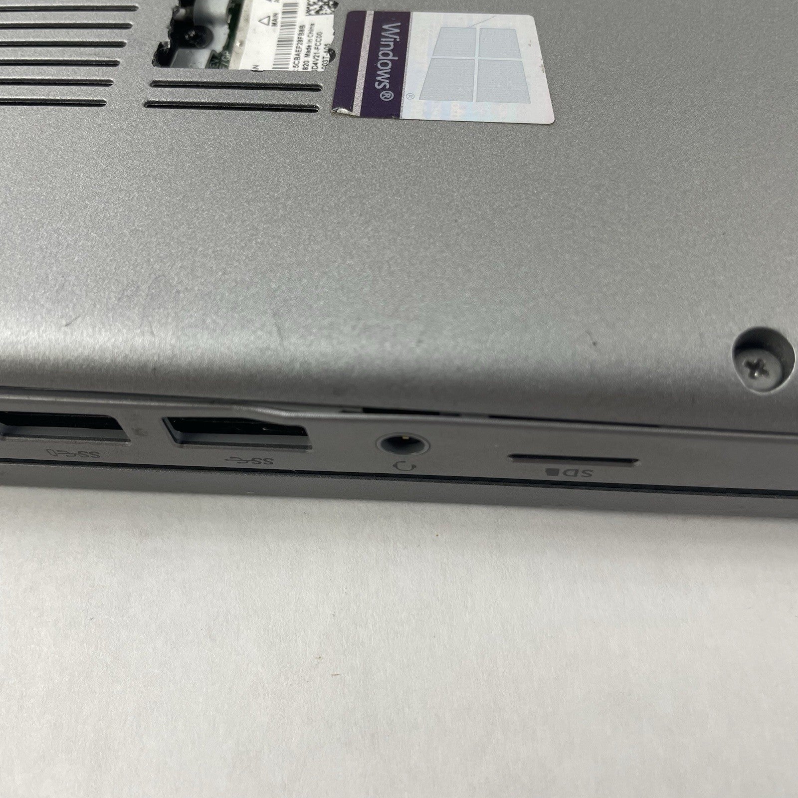 Dell Precision 3551 15.6" i5-10400H 2.6GHz 8GB RAM No SSD/OS/AC/Batt- Bad Bottom19