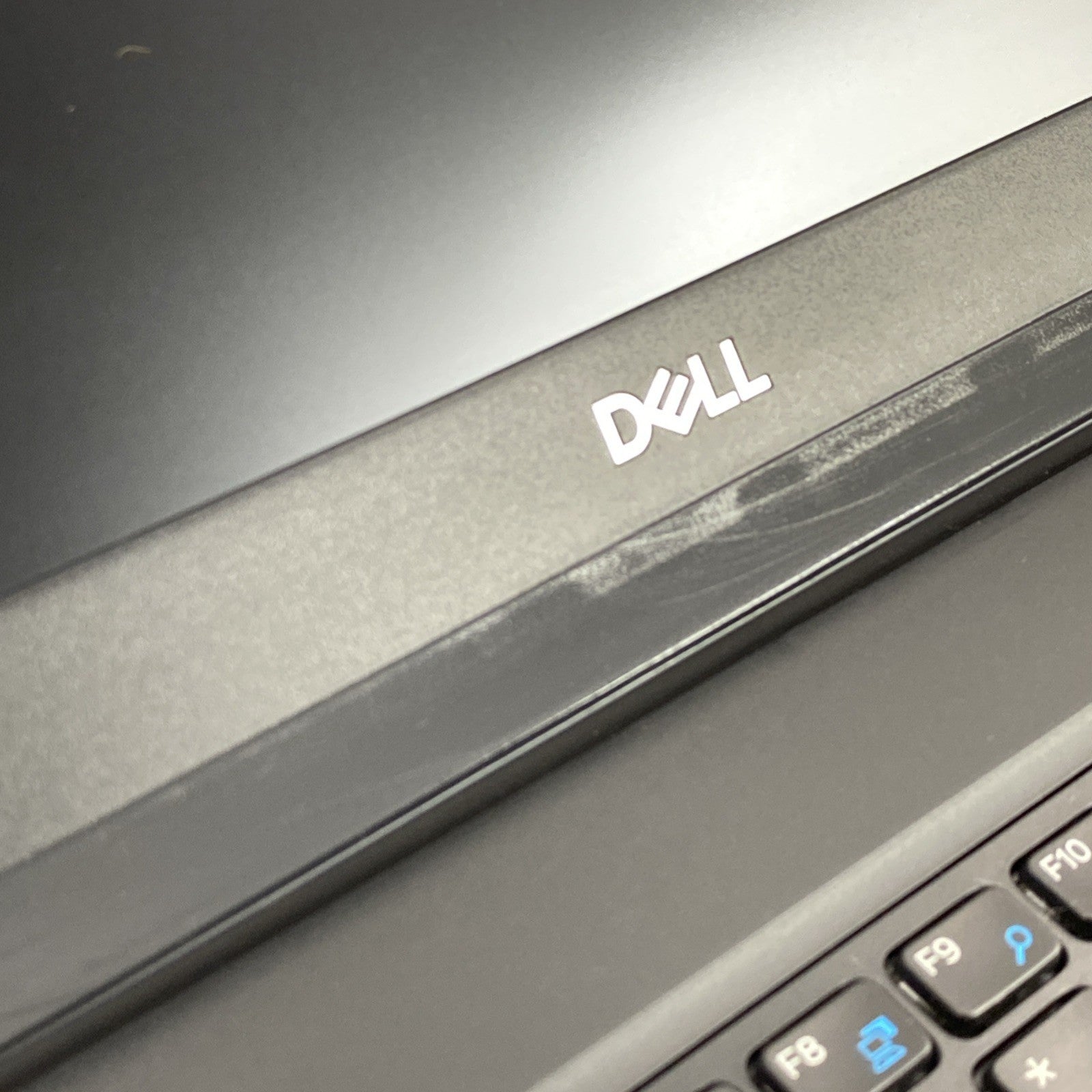 Dell Latitude 5590 Core i7-8650U 1.90 GHz 8GB RAM 15.6" No HDD No OS