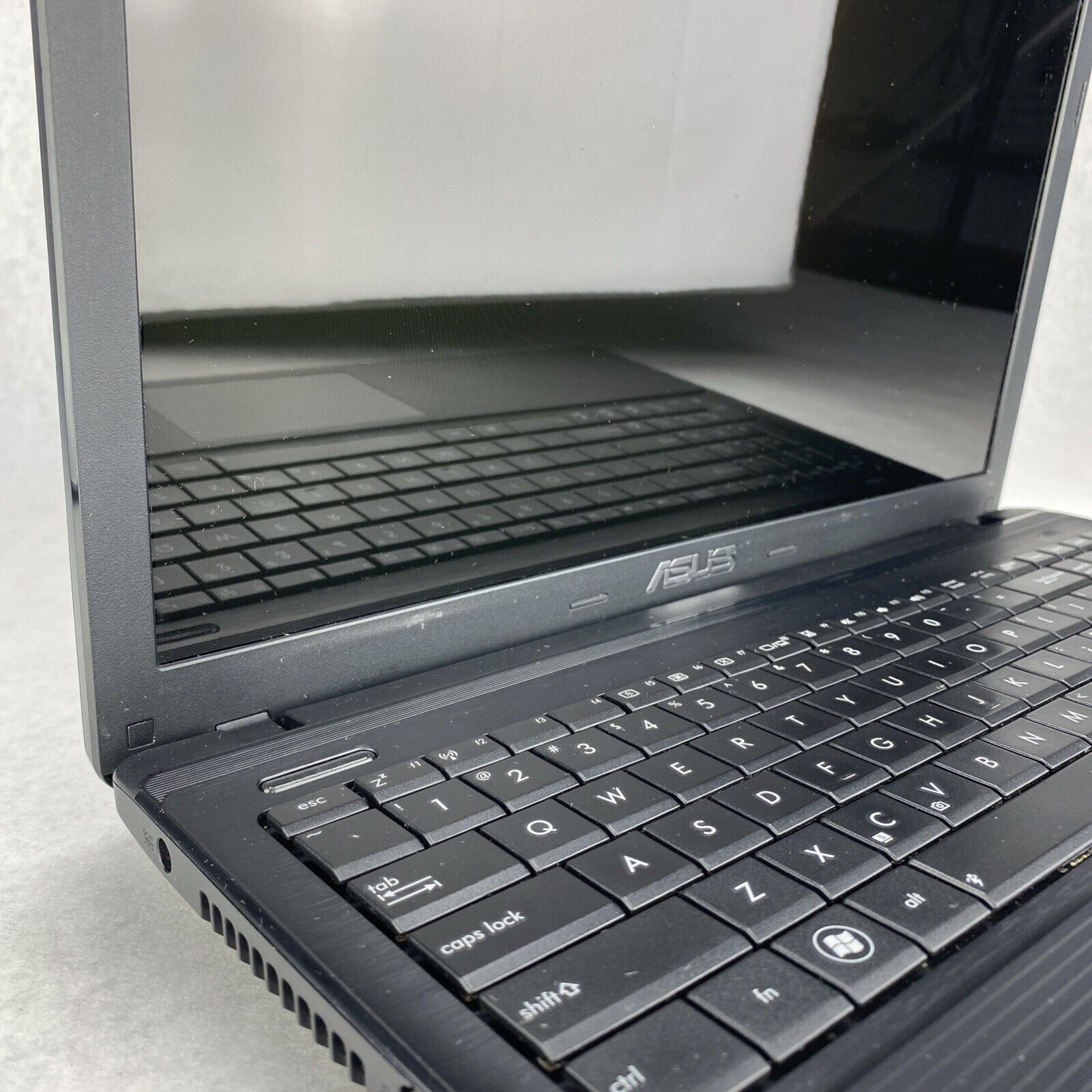 Asus X55C-XH31 15.6" Notebook Intel Core i3-2328M 2.20GHz 4GB RAM No AC HDD OS