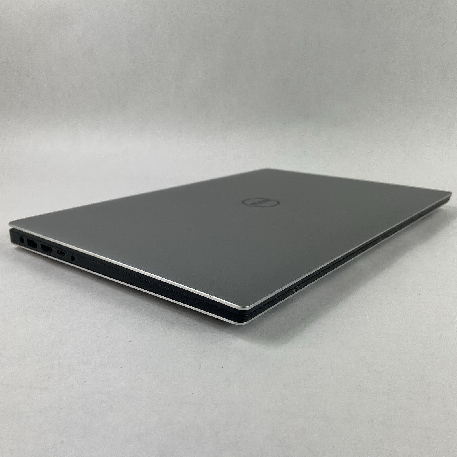 Dell XPS 15 9560 15.6" i7-7700HQ 2.80 GHz 8 GB RAM No SSD/OS/AC10