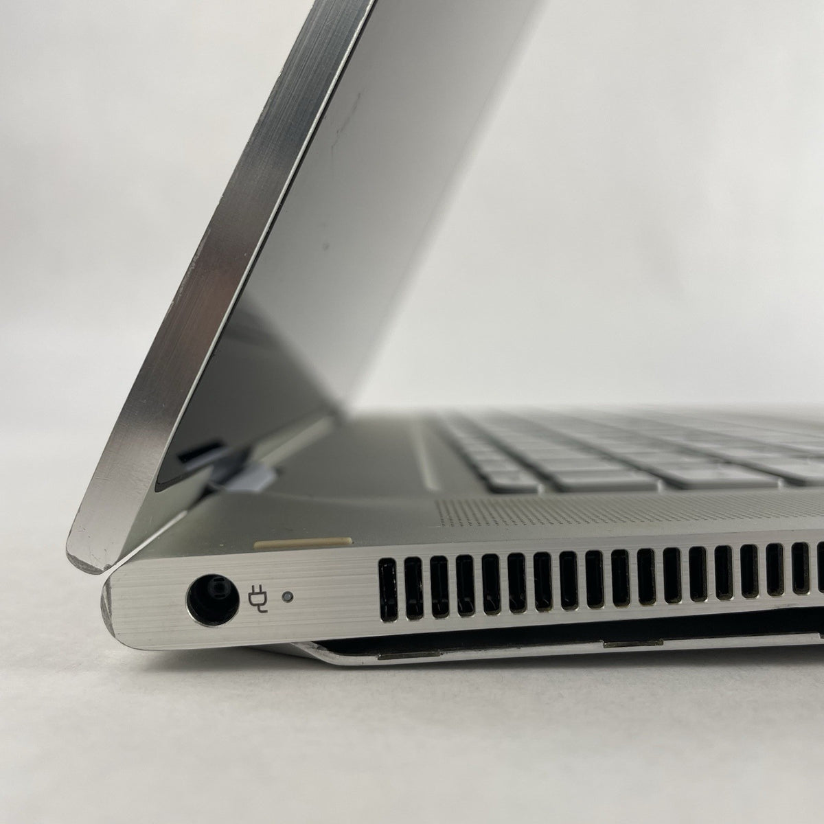 HP Spectra x360 15.6" i7-6500U 2.50 GHz 16 GB RAM No SSD/OS/AC9