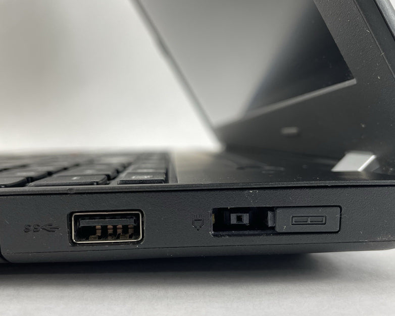 Lenovo ThinkPad E560 15.6" i5-6200U 2.30 GHz 8 GB RAM No SSD/OS/AC