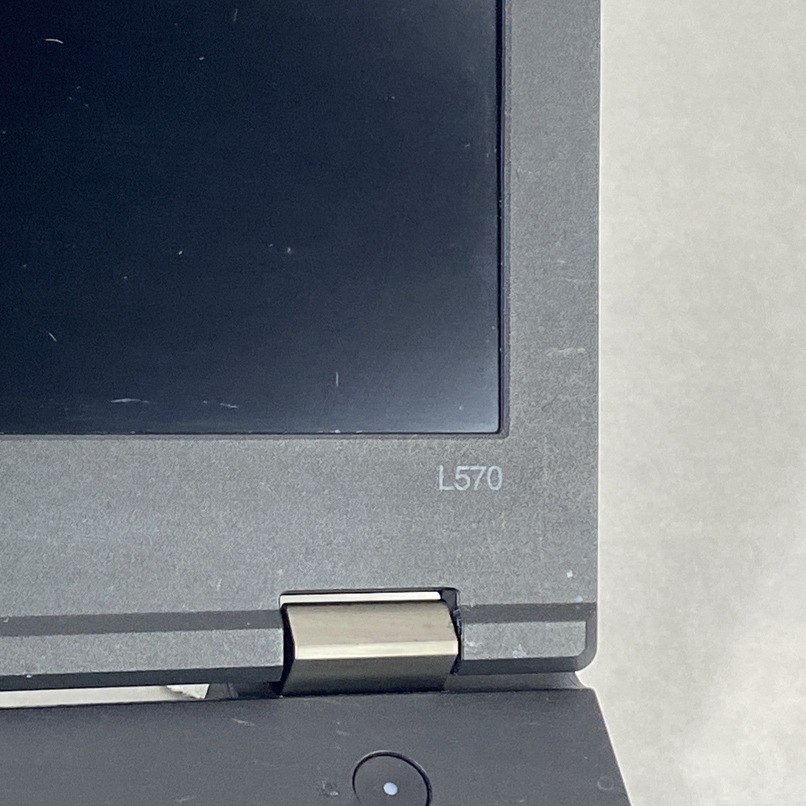 Lenovo ThinkPad L570 Core i5-6300U 2.4GHz 8GB RAM 15.6" No Battery No HDD No OS