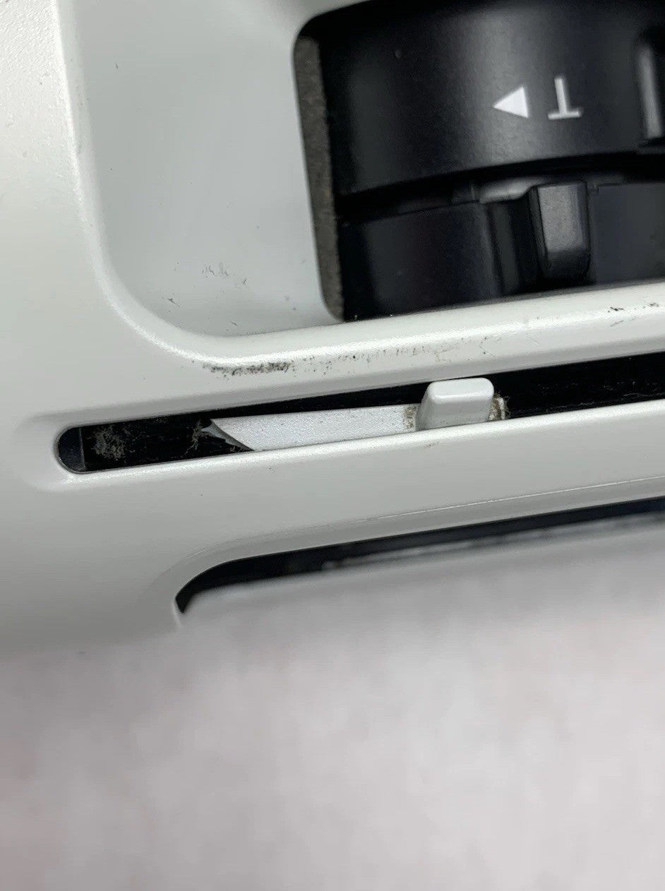 Epson PowerLite W29 H690A LCD Lamp Projector 1075 Hours - No Remote Broken Cover2