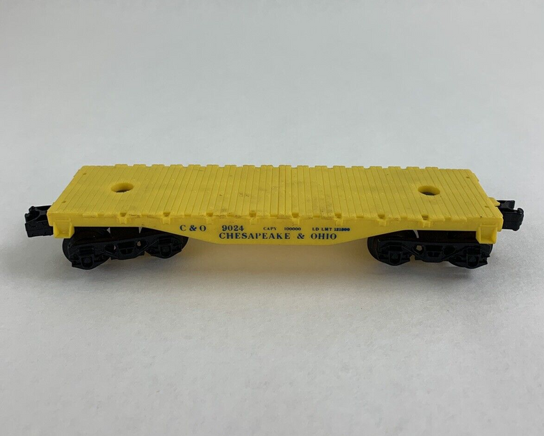 Lionel 9024 Chesapeake & Ohio Railroad Train Flat Skid and N.K.P 9031 Coal Car