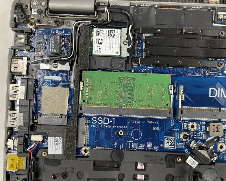 Dell Latitude 5520 15.6" i5-1135G7 2.40 GHz 8 GB RAM No SSD/OS/AC/Batt